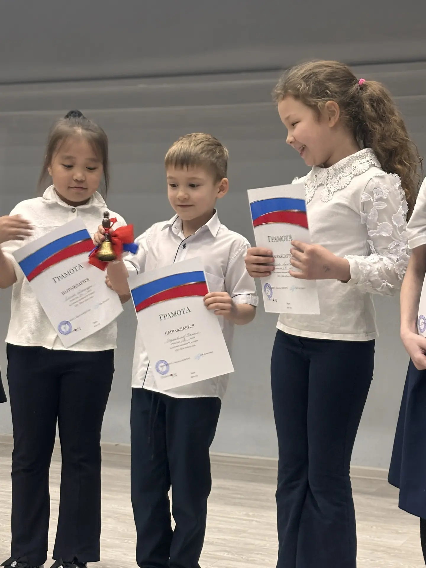 🕐 Час Успеха! 🏆 📍 Сегодня в нашей школе состоялось 6 торжественных линейк, на которых присутствовало