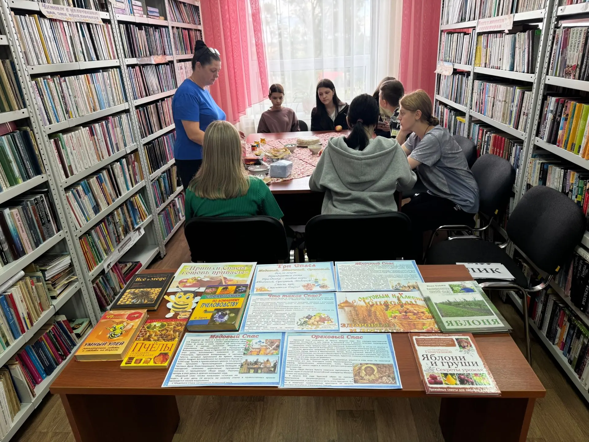 14 августа в МКУК «КДЦ «Родник» прошла познавательно-игровая программа «Три Спаса - три...