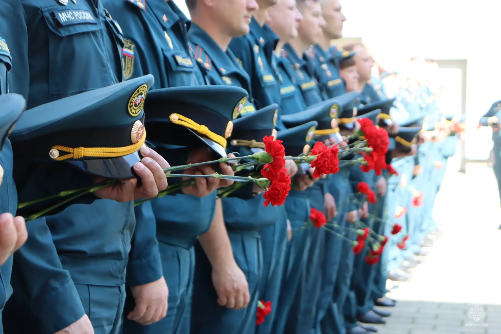 🕯В рамках Дня памяти и скорби, сотрудники Главного управления МЧС России по Свердловской области по