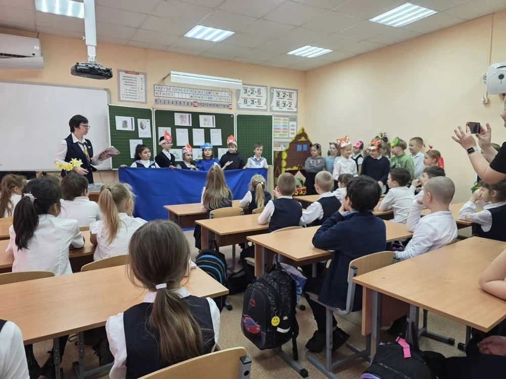 🎭 Сегодня ребята из Первички Первых под руководством своего классного руководителя и советника по во