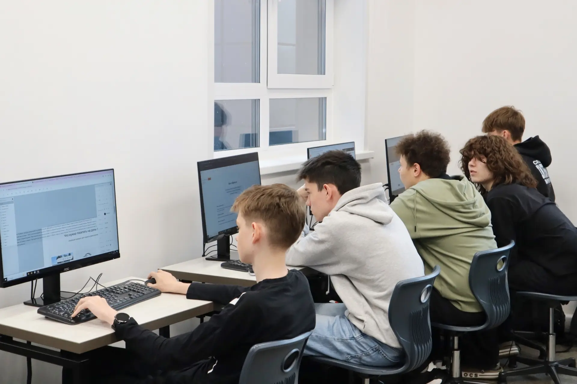 На этой неделе ученики 56 гимназии прошли образовательный интенсив в IT-кубе 🎓⚡