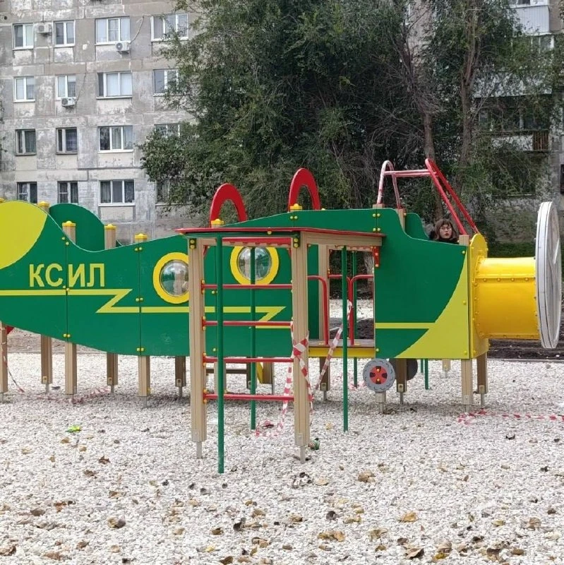 🛝 Во дворе дома на Карбышева, 19 установили детский игровой комплекс.