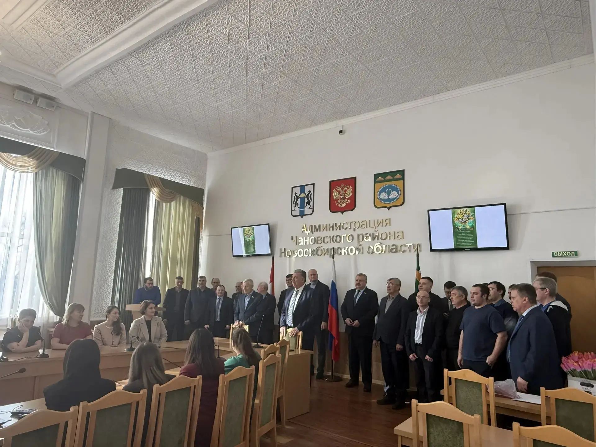 Поздравил и ещё поздравляю прекрасных женщин Чановского района с наступающим 8 Марта.