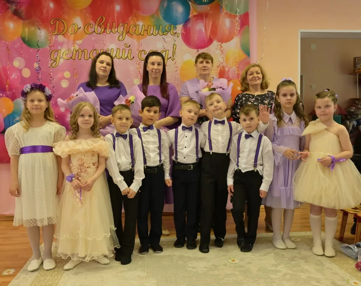 Кажется, только вчера вы привели в сад таких крох, а сегодня они уже совсем большие вып...