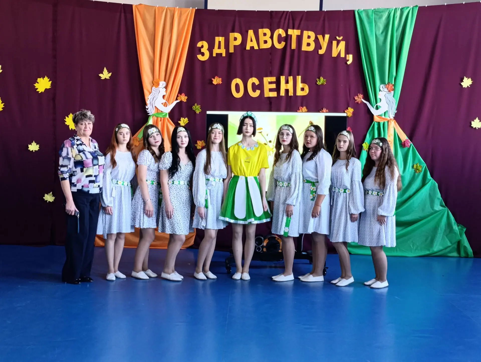 🌺 Цветочный бал: старшеклассники устроили настоящую феерию красок!