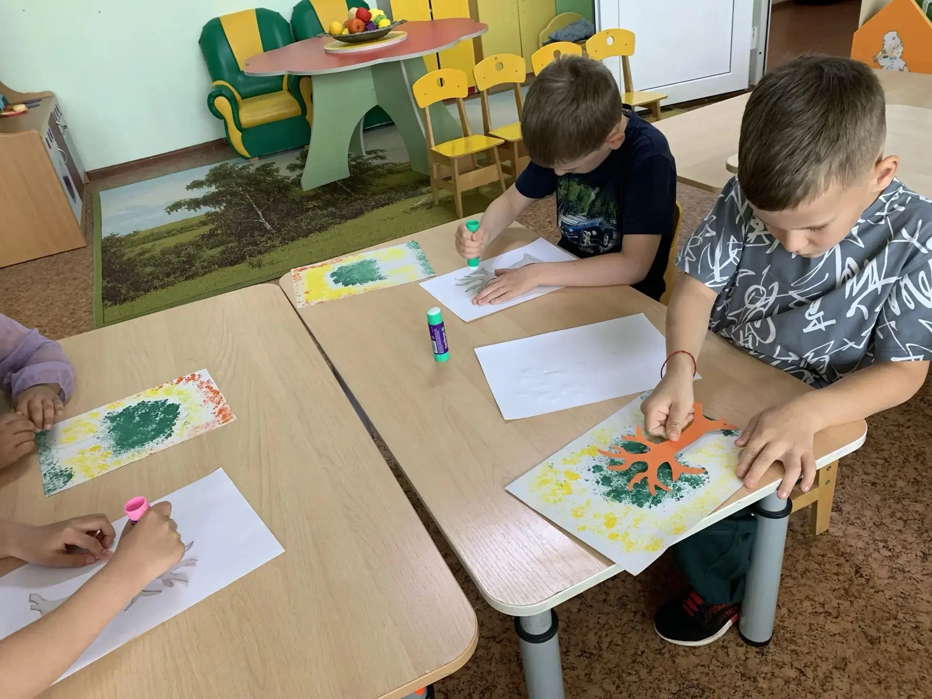 Ко Дню семьи, любви и верности в подготовительной группе «Гномики» прошла тематическая беседа, напра