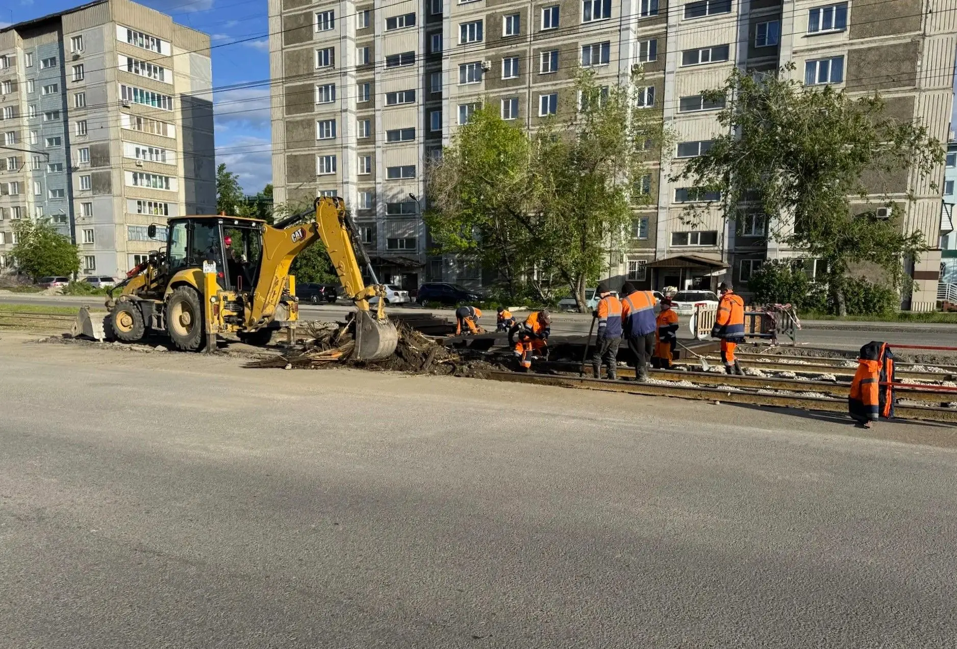 🚧В Бийске капитально ремонтируют трамвайные пути на пересечении трёх улиц ⁣ В Бийске продолжается ка