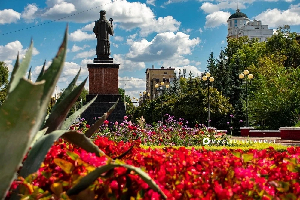 Цветники в центре Белгорода оформляют не случайно — специалисты «Белгорблагоустройства»...