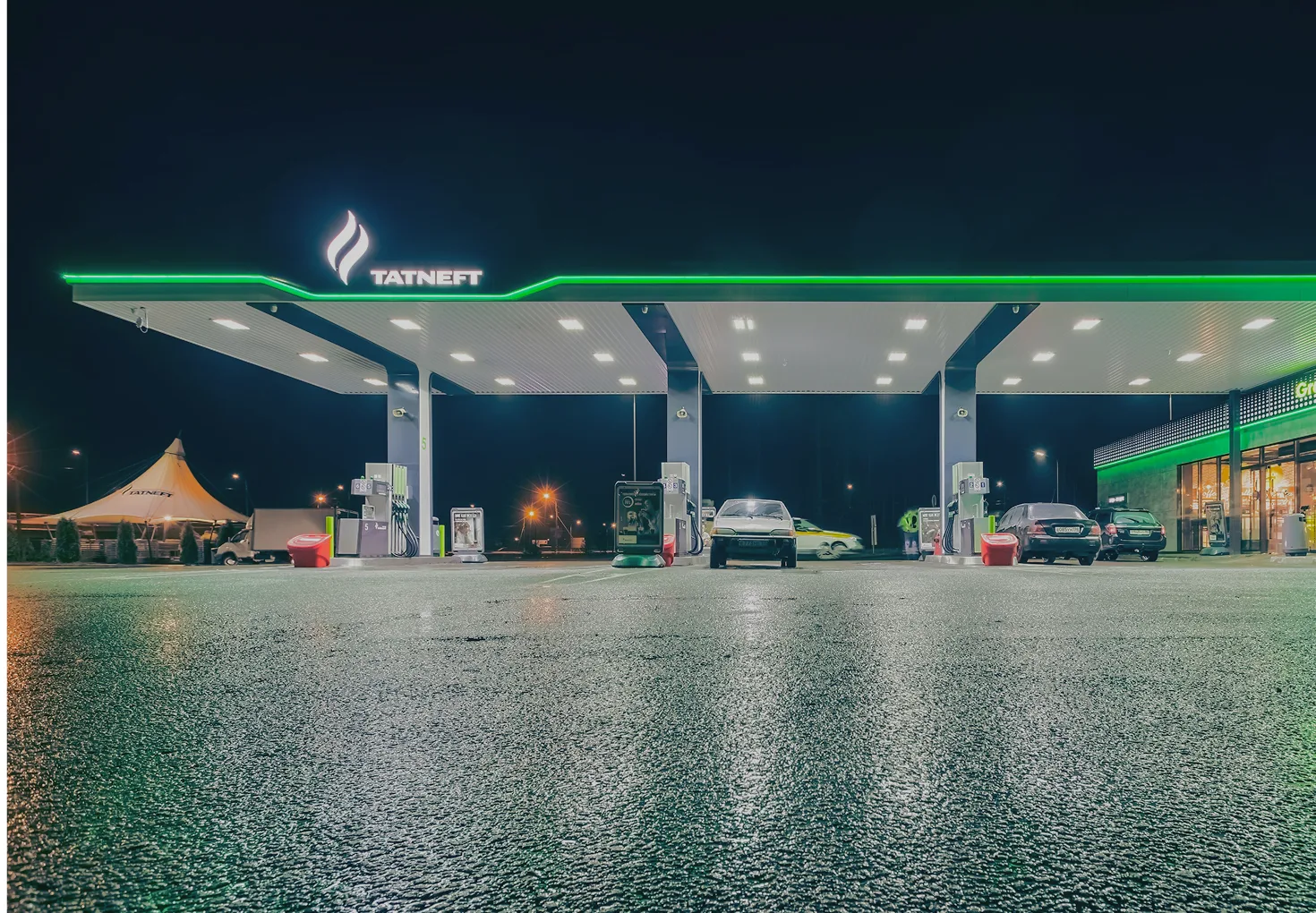 На всех заправках «Татнефти» ввели ограничения на продажу топлива. В Челябинске, например, водители 