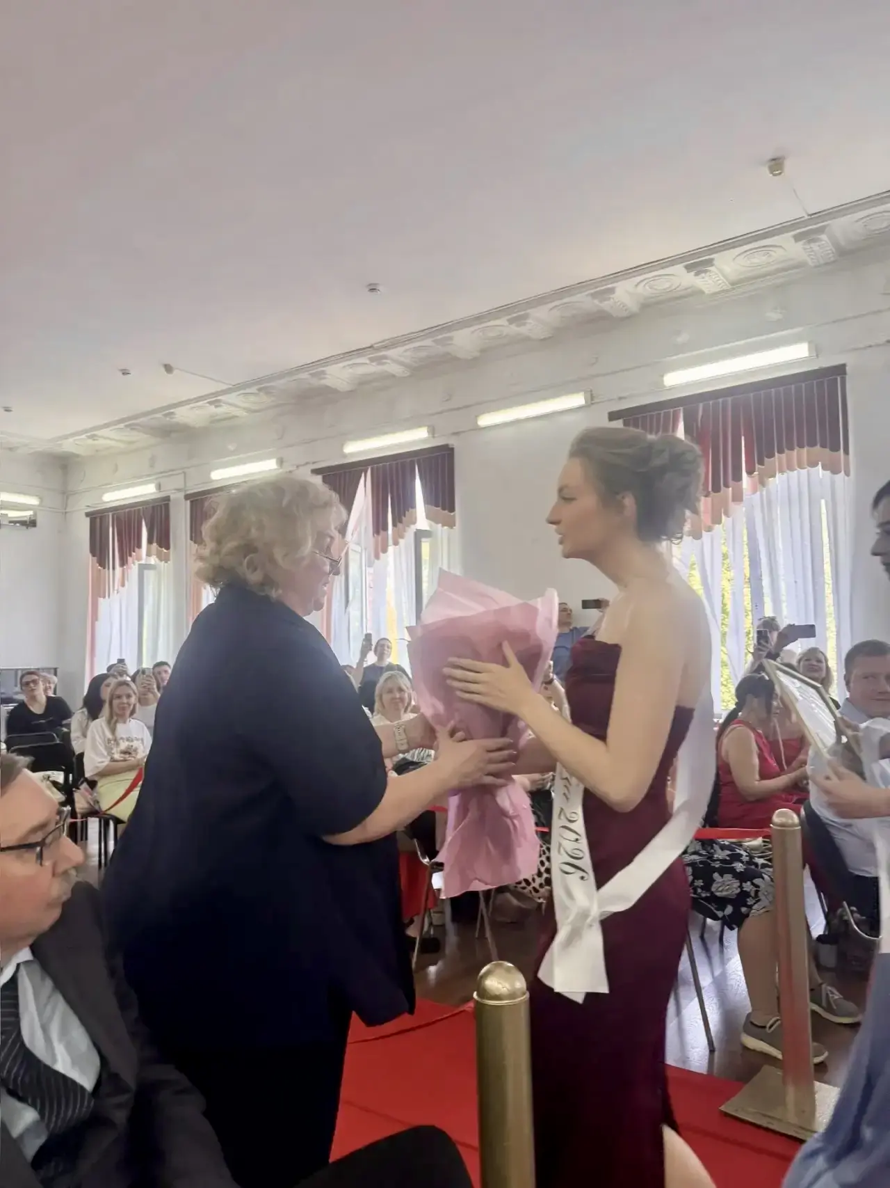 🔔 Последний звонок в школе на Усиевича, 31а  🎓🍃 Вот и отзвенел последний школьный звонок для ученико