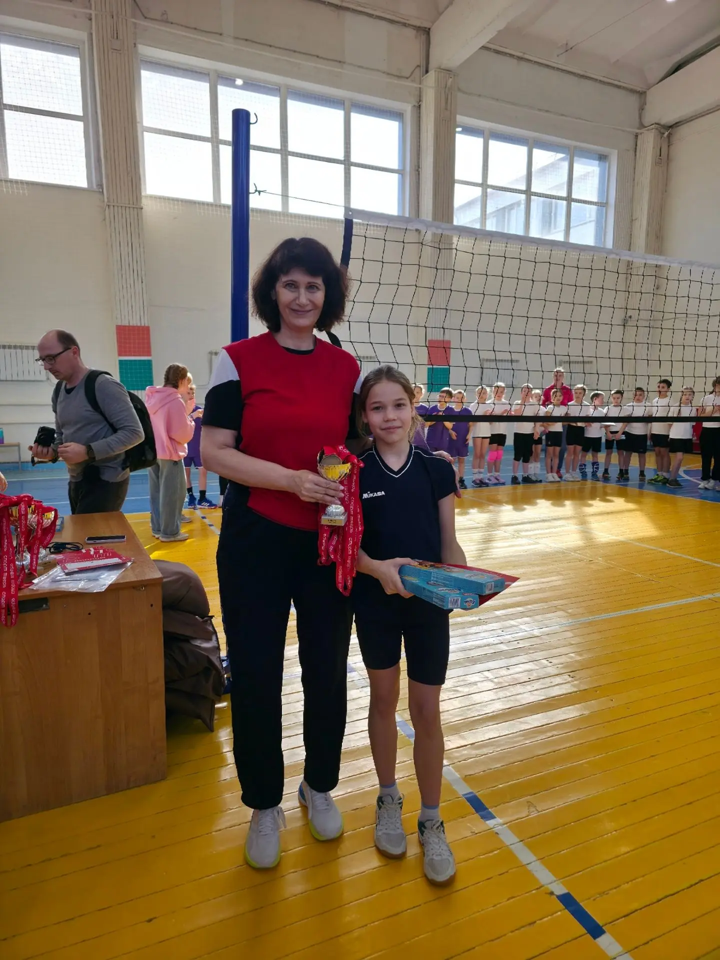 🏆 Бронза у самых юных!  Сборная команда 3-х классов вернулась с городской Спартакиады по пионерболу 