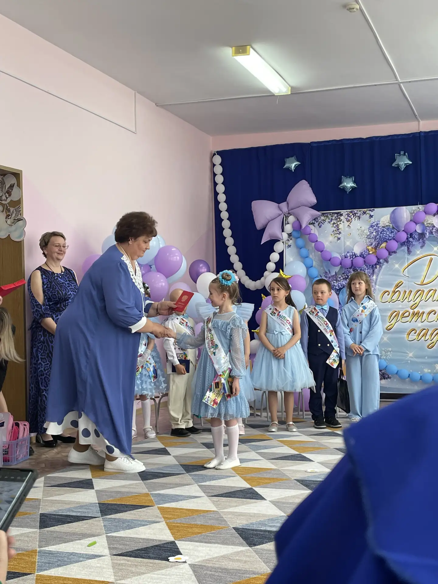 В нашем детском саду царила особая атмосфера: мы проводили наших дорогих выпускников в ...