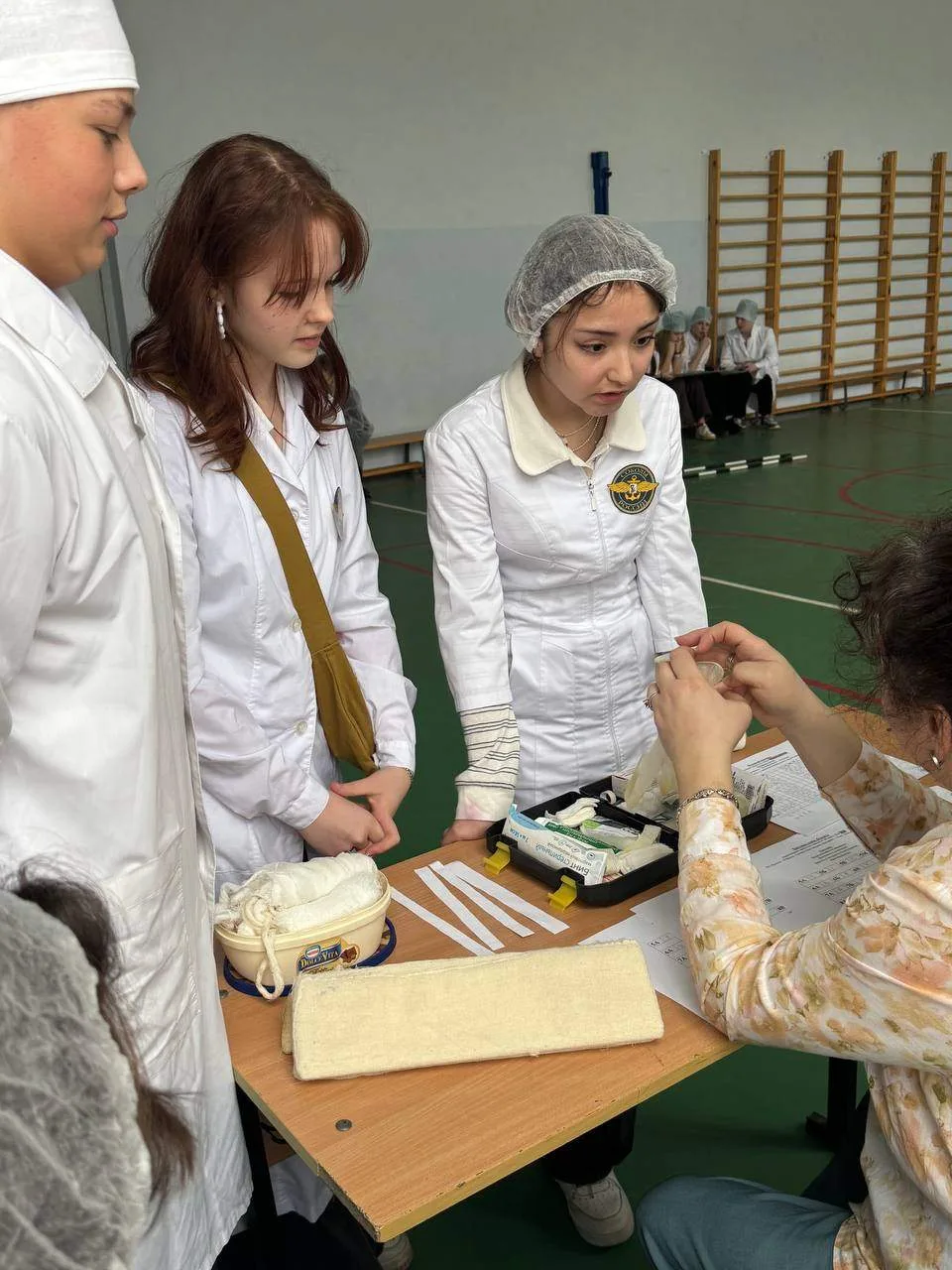 Команды  санпостов 8-х классов завершали неделю соревнований. Это самые старшие участники соревнован