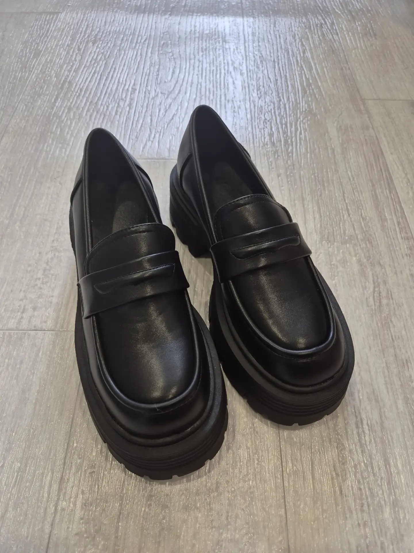 #id136152991@vsalde_ad 
Продам обувь, новая и в отличном состоянии! Р-ры 36, 37 и 38.
Цены от 600 ру