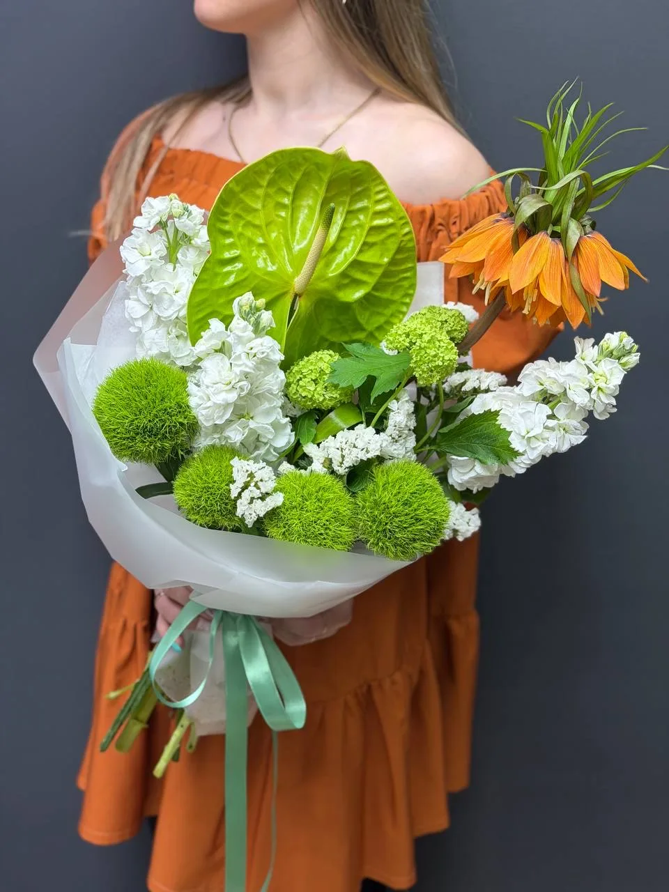 Тропический букет с антуриумом💚 и  фритиллярией 🧡