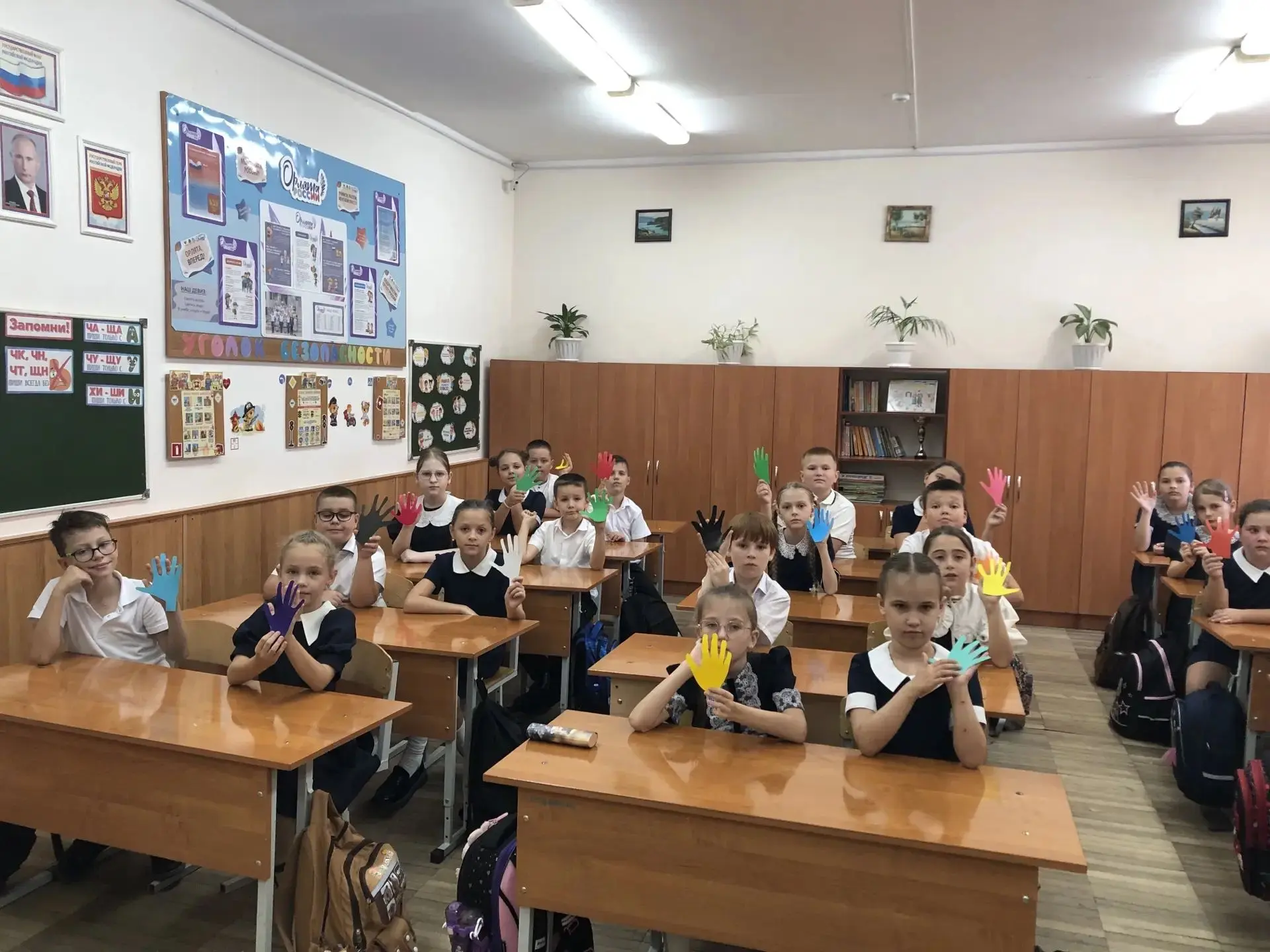🇷🇺 Сегодня в 3б, 3а, 3в,  прошли Уроки памяти, посвящённые Дню солидарности в борьбе ...