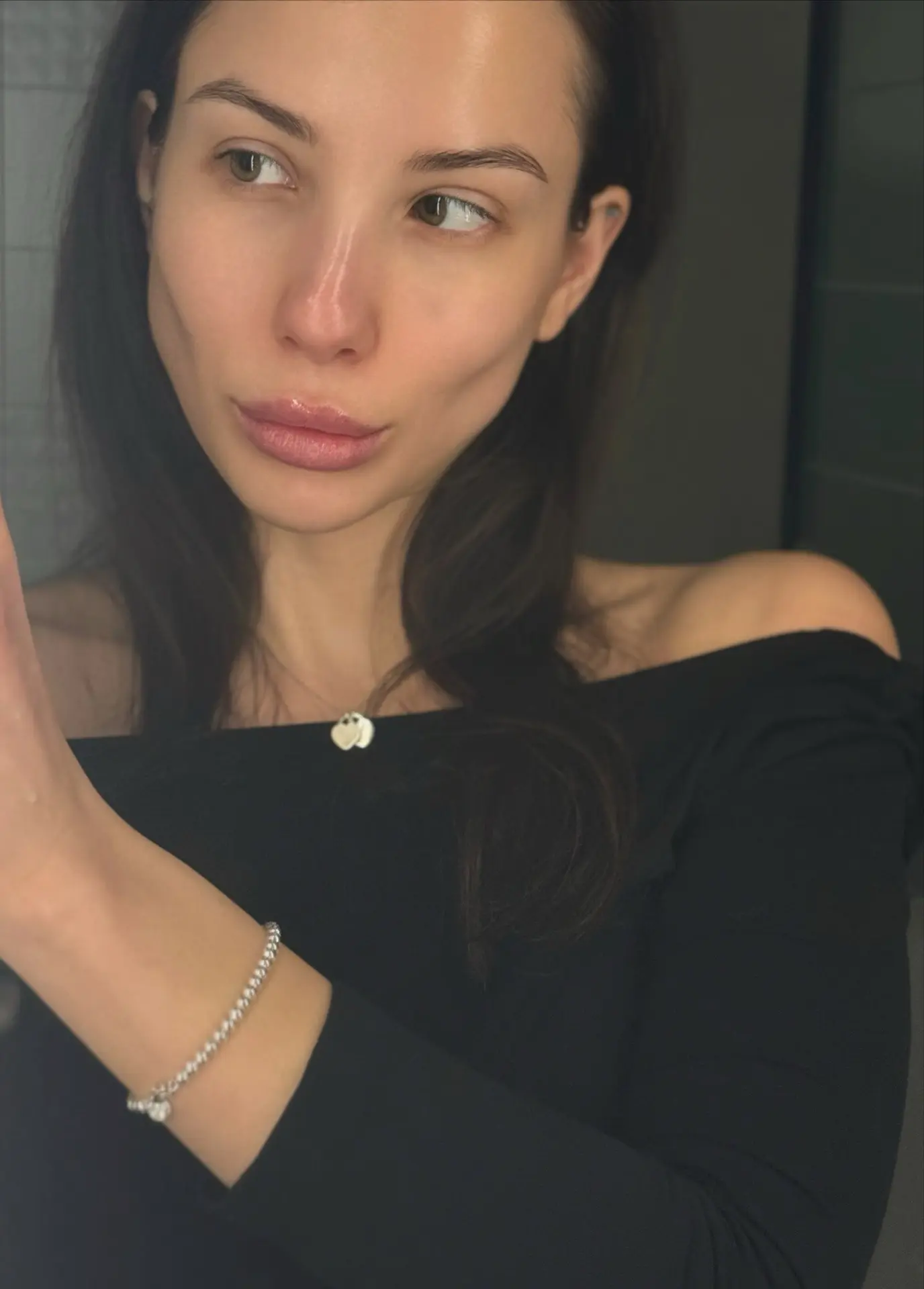 человек, овалу лица которого я даже завидую — автор «манера держаться». её канал буквально состоит и