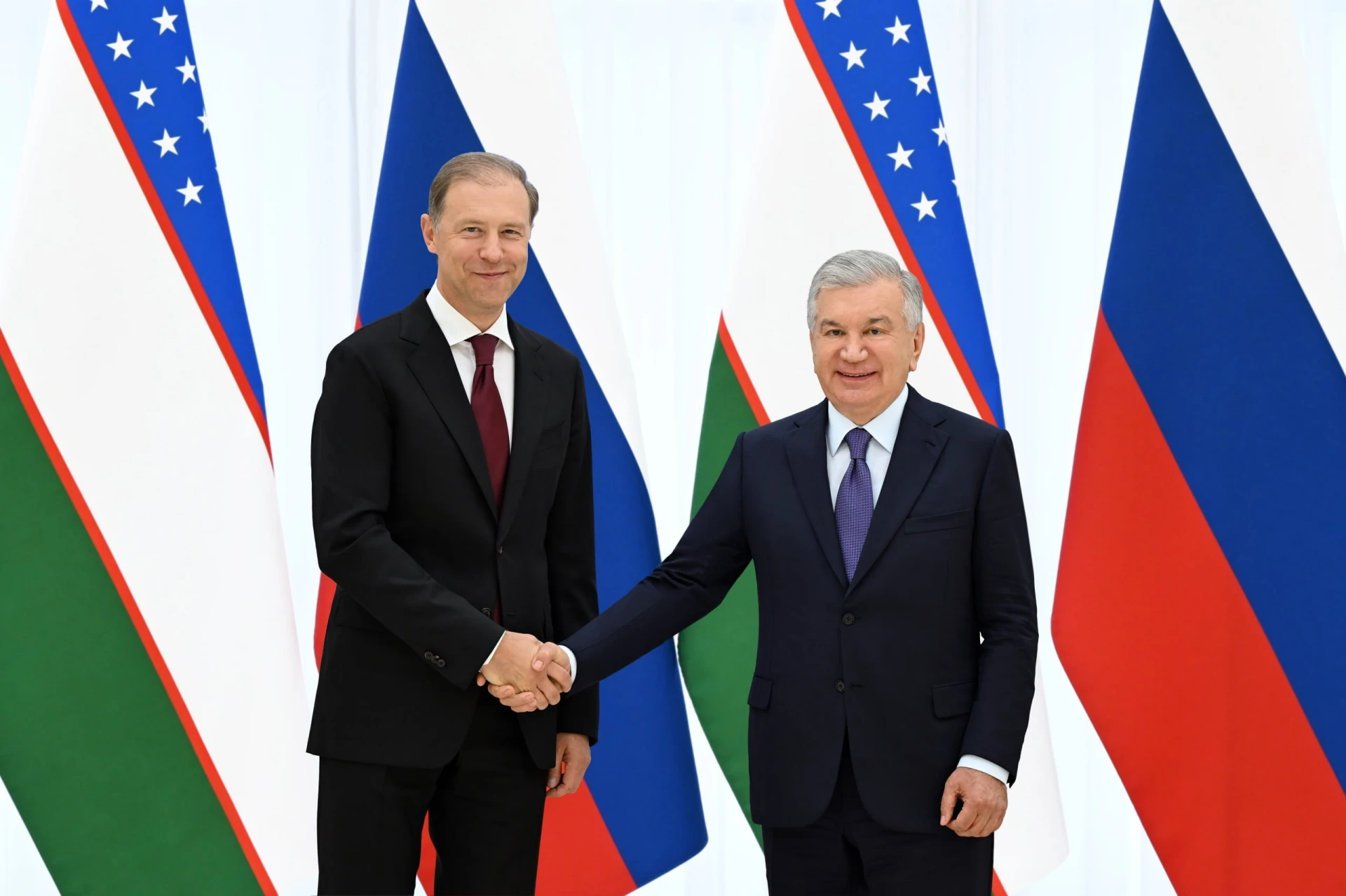🇺🇿 🇷🇺 Шавкат Мирзиёев и Денис Мантуров отметили рост объема взаимной торговли, сооб...