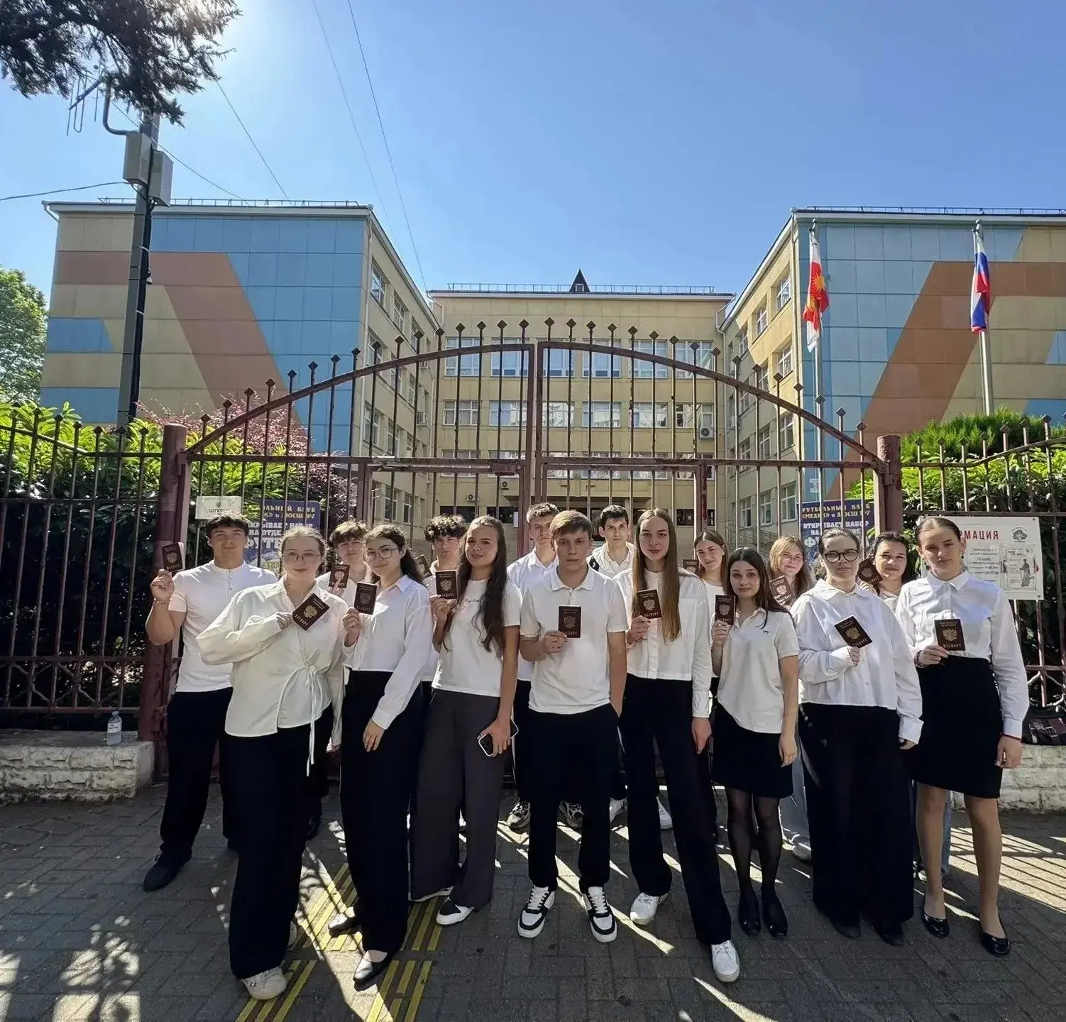 🏫Сегодня выпускники 11-х классов сочинских школ сдавали ЕГЭ по обществознанию и физике

Обществозна