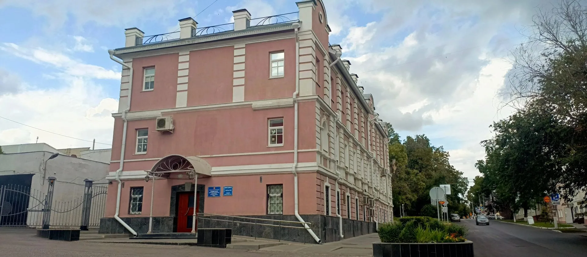 🏛️ «Доходный дом купцов Лоскутовых» — объект культурного наследия регионального значен...