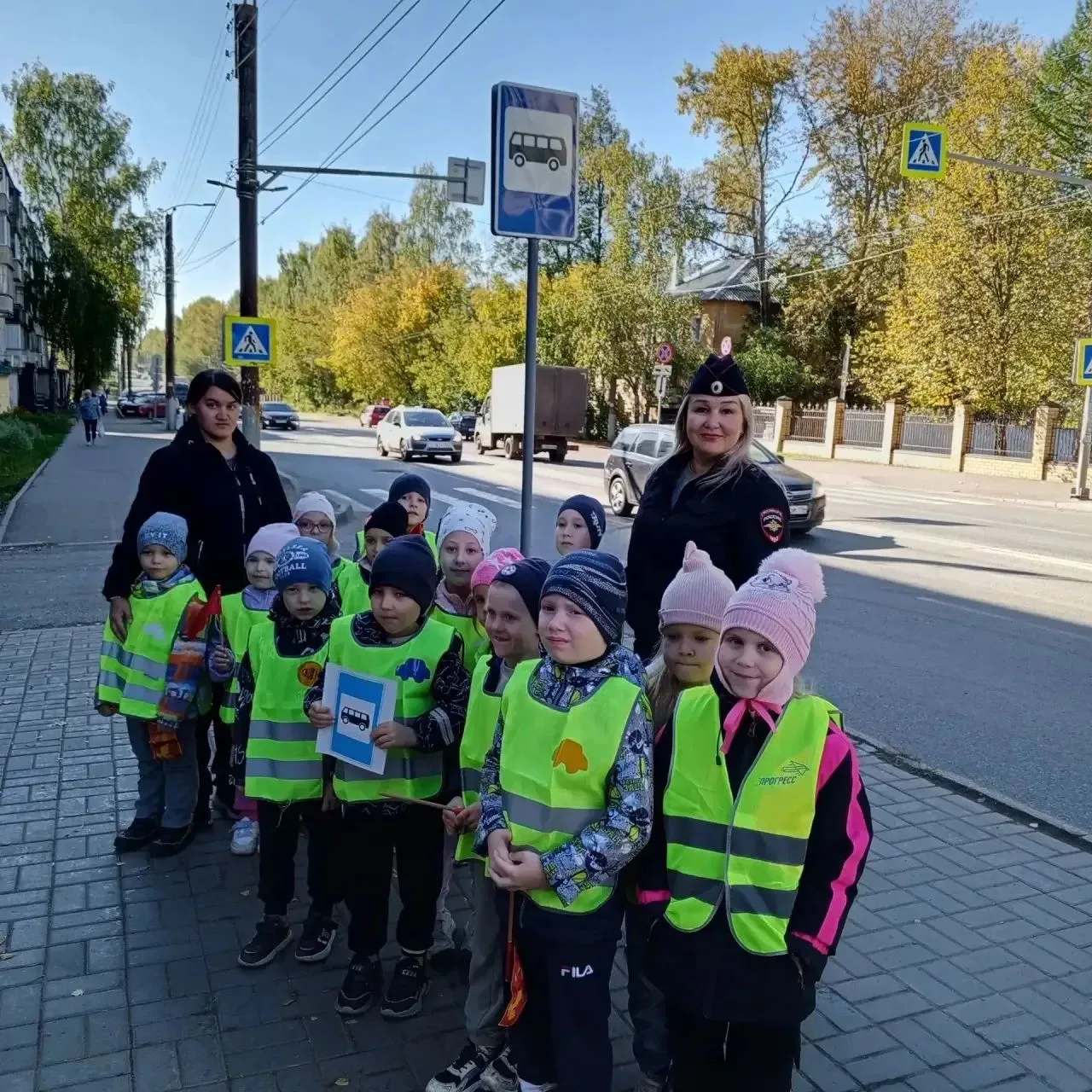 🚌 Безопасность начинается с малого: экскурсия к остановке общественного транспорта