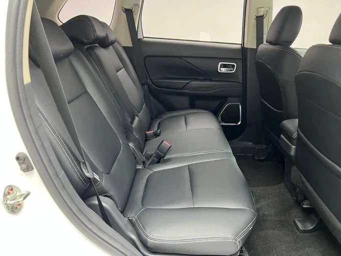 🌟Mitsubishi Outlander — среднеразмерный кроссовер, выпускаемый японской корпорацией Mitsubishi с 200