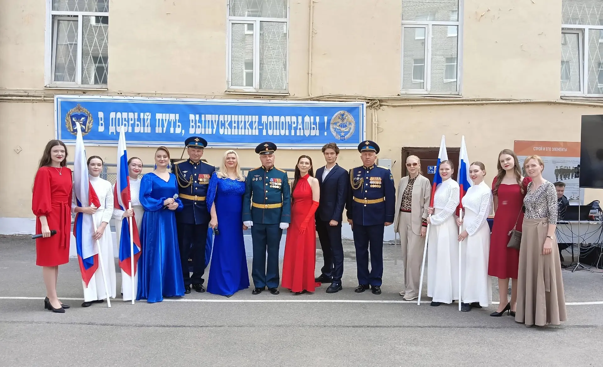 🎶 Артисты СДК выступили для выпускников Военно-космической академии имени А. Ф. Можайского

11 июня