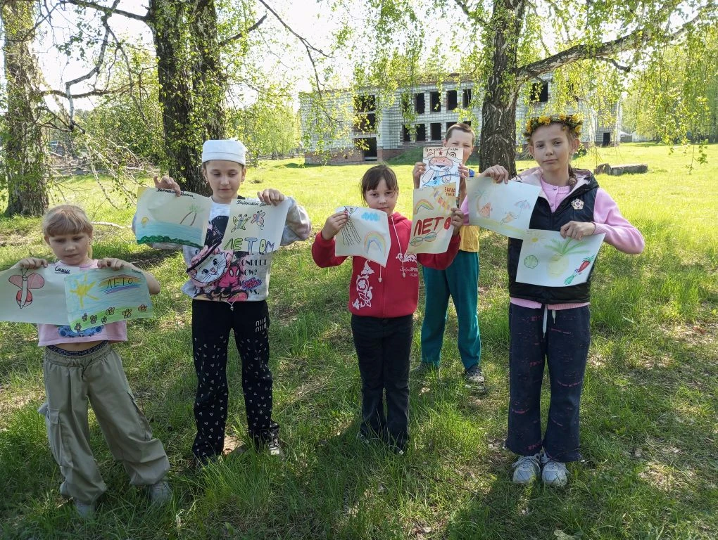 В нашем клубе прошёл конкурс детских рисунков " Рисуем лето". Ребята отнеслись к конкур...