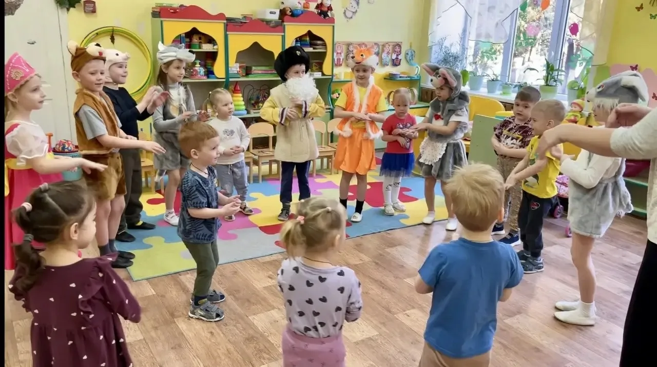 🎭Волшебство сцены: как старшие дошкольники подарили праздник самым маленьким зрителям🎭 В нашем образ