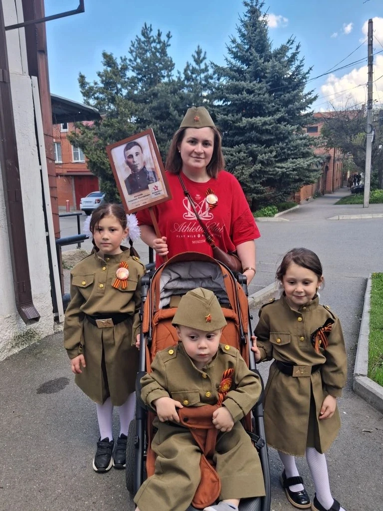 ⭐ТЕЧЁТ РЕКА БЕССМЕРТНОГО ПОЛКА   Сегодня, в самый главный и светлый праздник нашей страны — День Поб