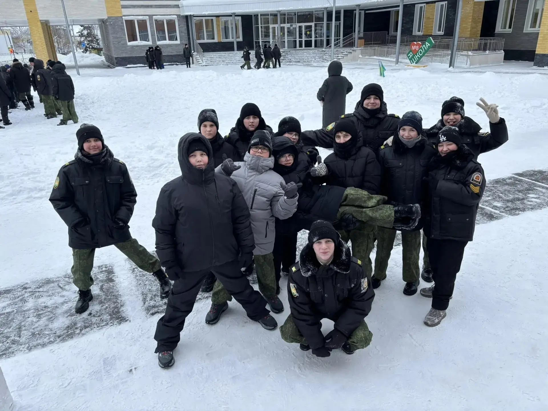 "Зимние забавы" в День кадета России.  Зимние кадетских игры давно стали традиционными. Дружба и бра