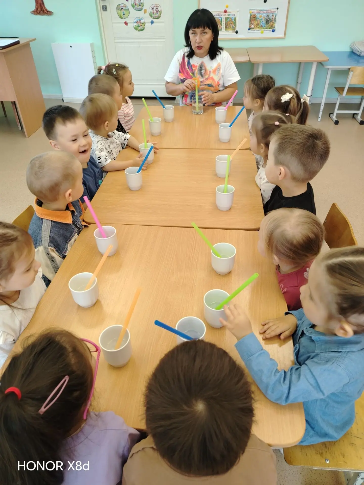 Час науки: опыт "Буря в стакане".