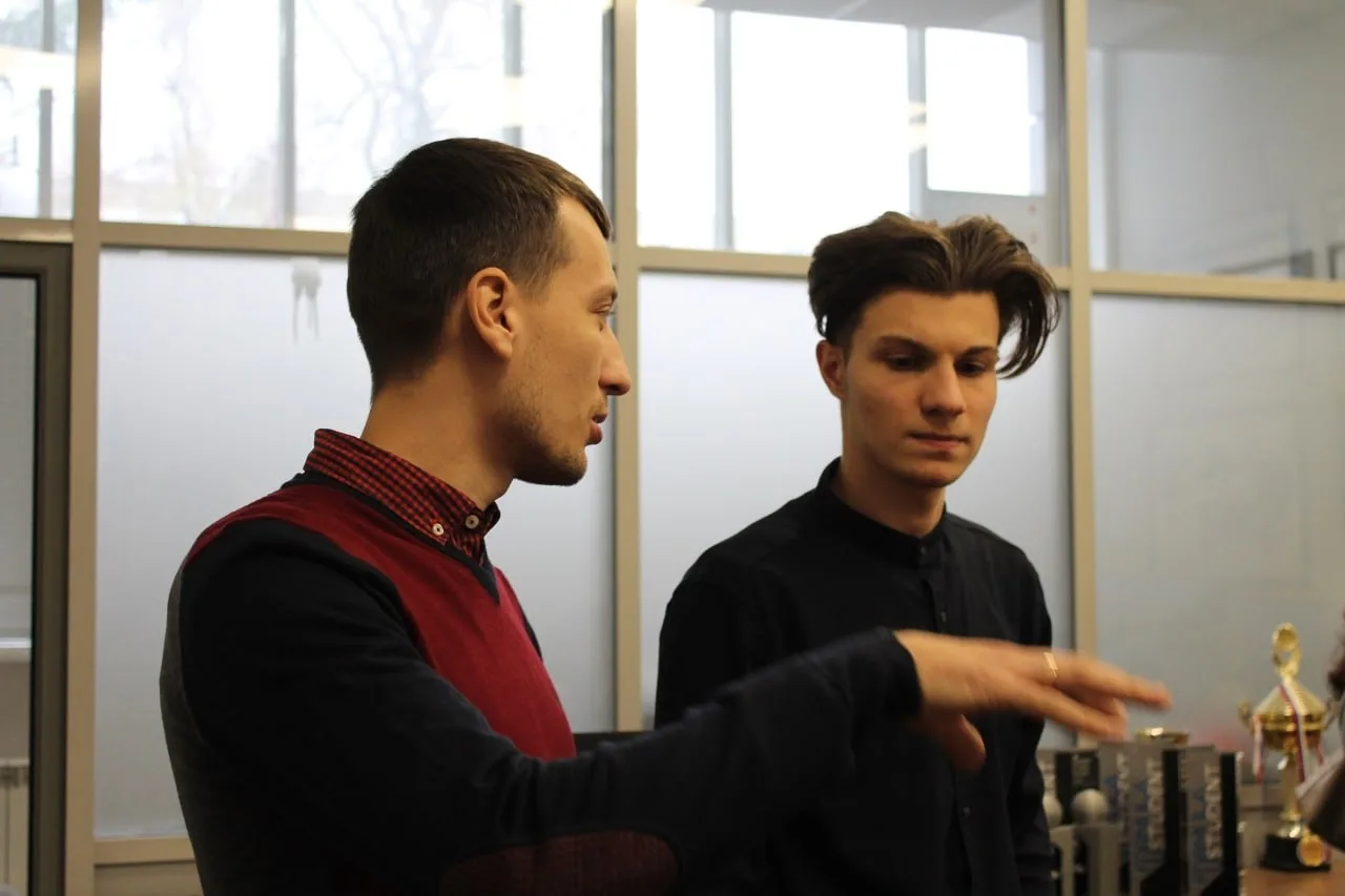 Уроки драйва в лаборатории команды SHUKHOV RACING TEAM для 11 «И» класса🏎️  Сегодня учащиеся 11 «И» 