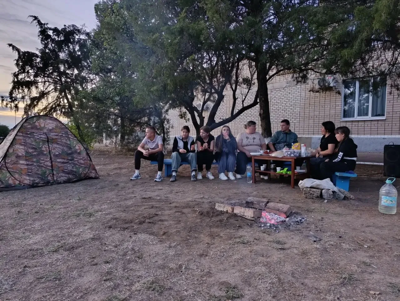 Как в Ивановке отметили Всемирный День туризма: костёр, палатка и песни до заката