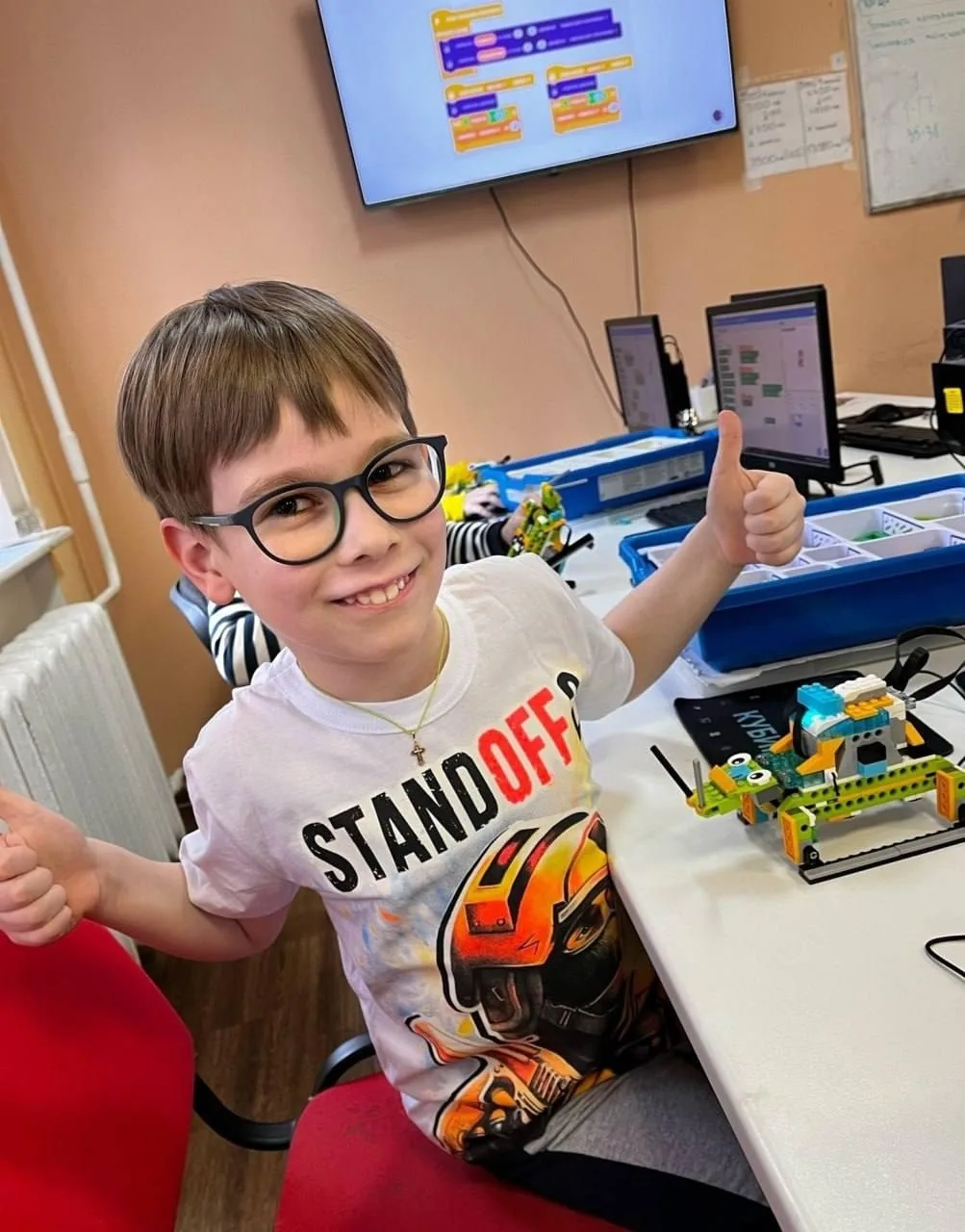 Бесплатный мастер-класс «Гонки роботов» по робототехнике и программированию для детей 4...