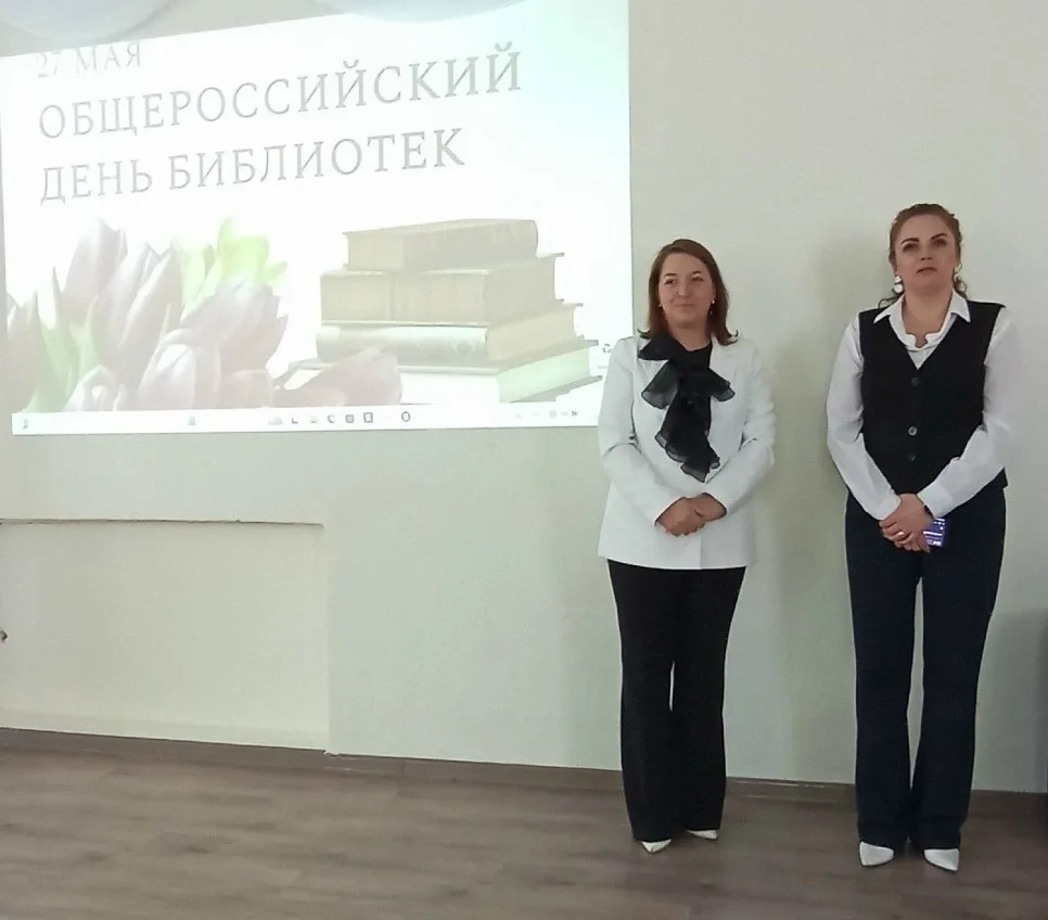 27 мая в Центральной городской библиотеке состоялось праздничное совещание сотрудников ...