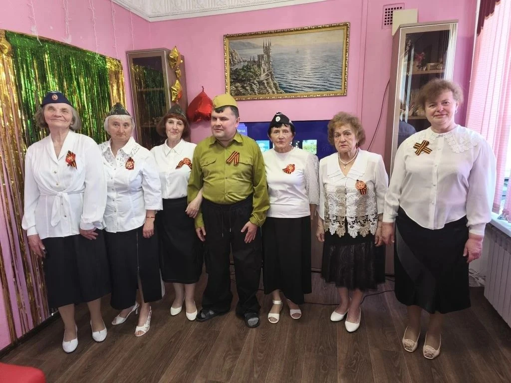 Сквозь года звенит Победа