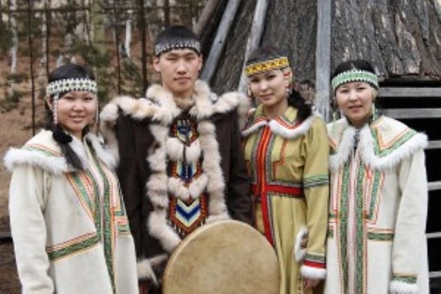 🌍 РОССИЯ — СЕМЬЯ НАРОДОВ: БУРЯТЫ    Буряты — коренной народ Восточной Сибири, бережно хранящий уника