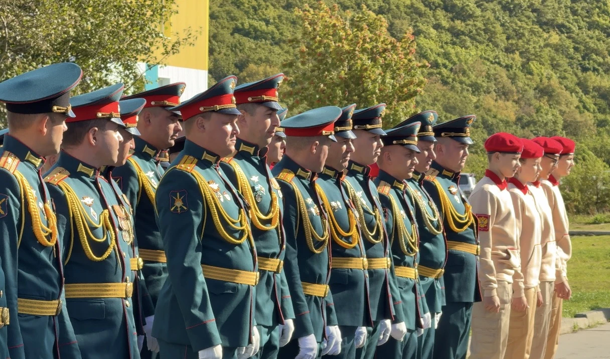 В селе Горячие Ключи открыли первый мурал в Курильском муниципальном округе