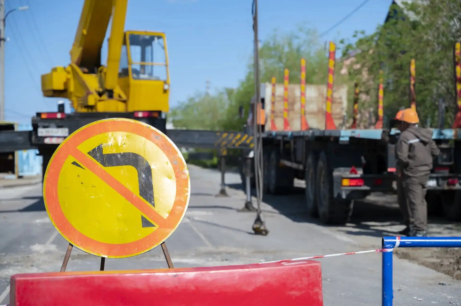 🚧 В Ямальском районе дан старт дорожным работам

В муниципалитете начался летний дорожный сезон. Гл