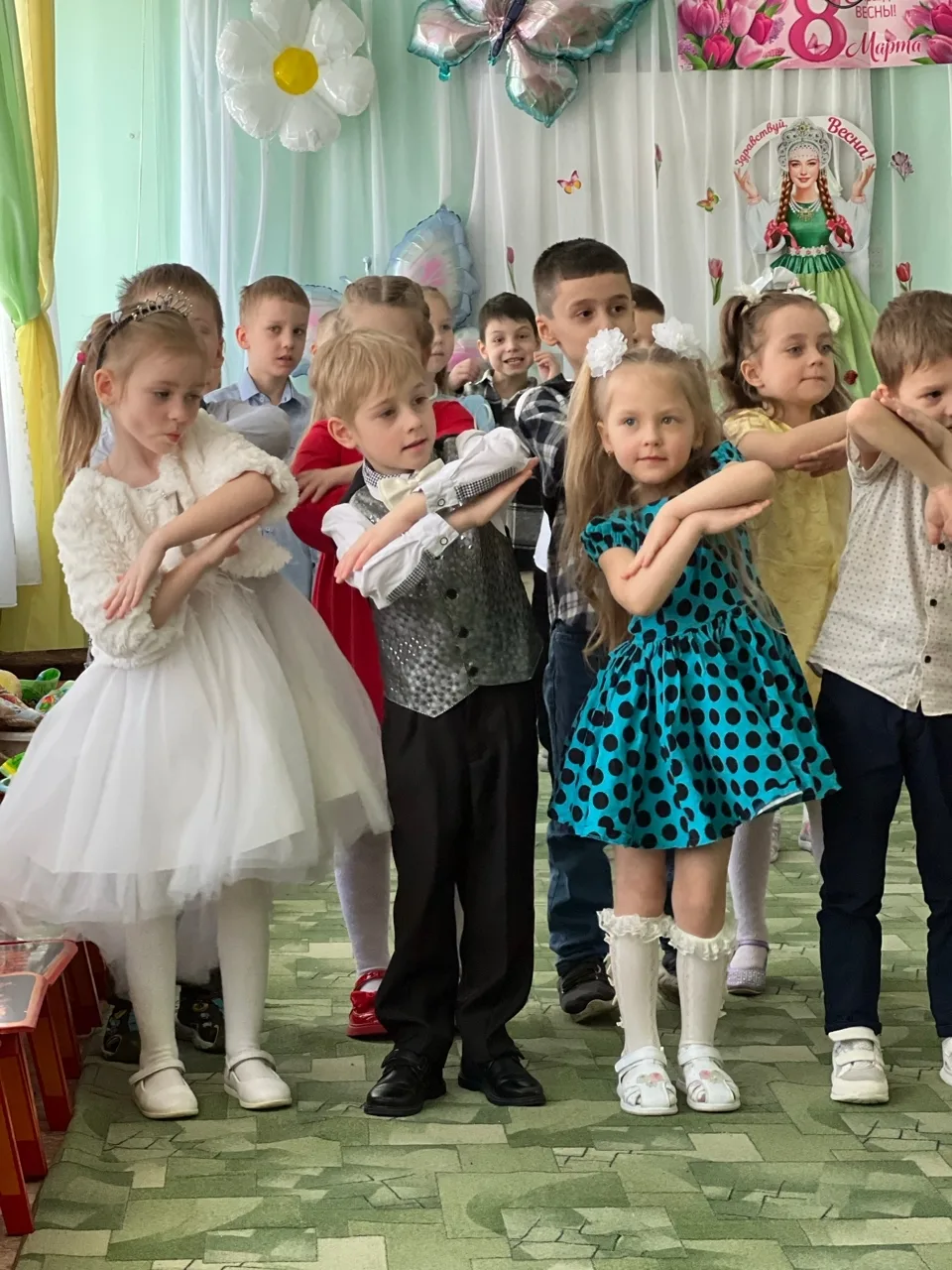 8 Марта в детском саду особый праздник: трогательный, нежный и по-настоящему весенний. ...