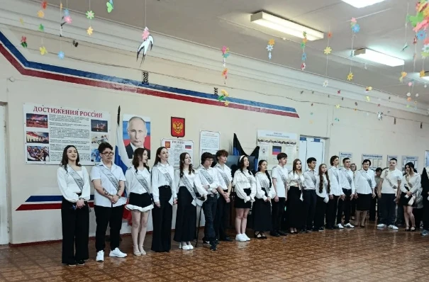 Вот и прозвенел в нашей школе самый важный и трогательный звонок для наших выпускников....