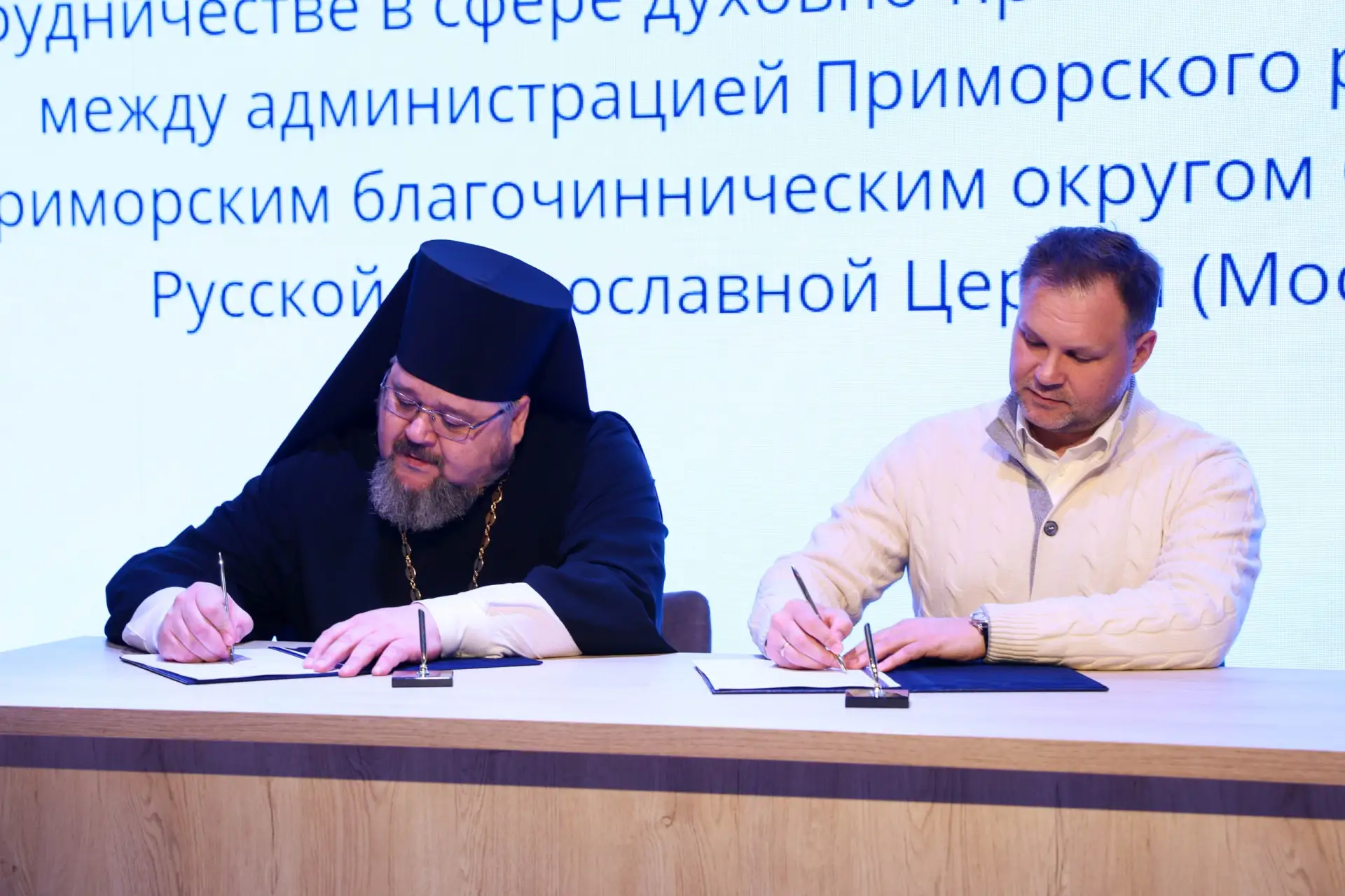 📌 Альбом с фотографиями  «Свет миру»: диалог о нравственности, воспитании и духовности в ИТШ №777 🕊 