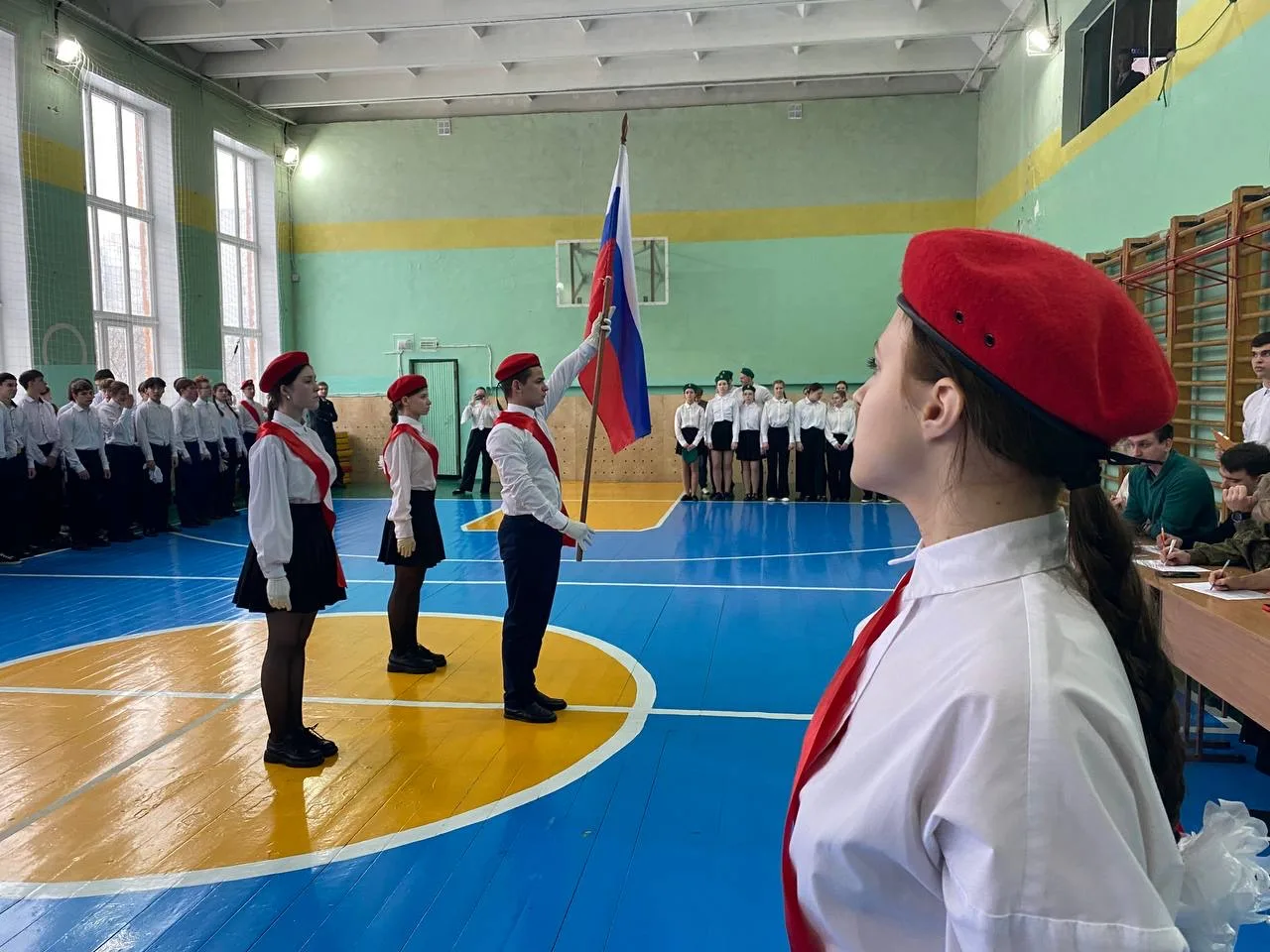 📣 Конкурс смотра строя и песни и знаменных групп 2026!  13 февраля в нашей школе прошло два замечате
