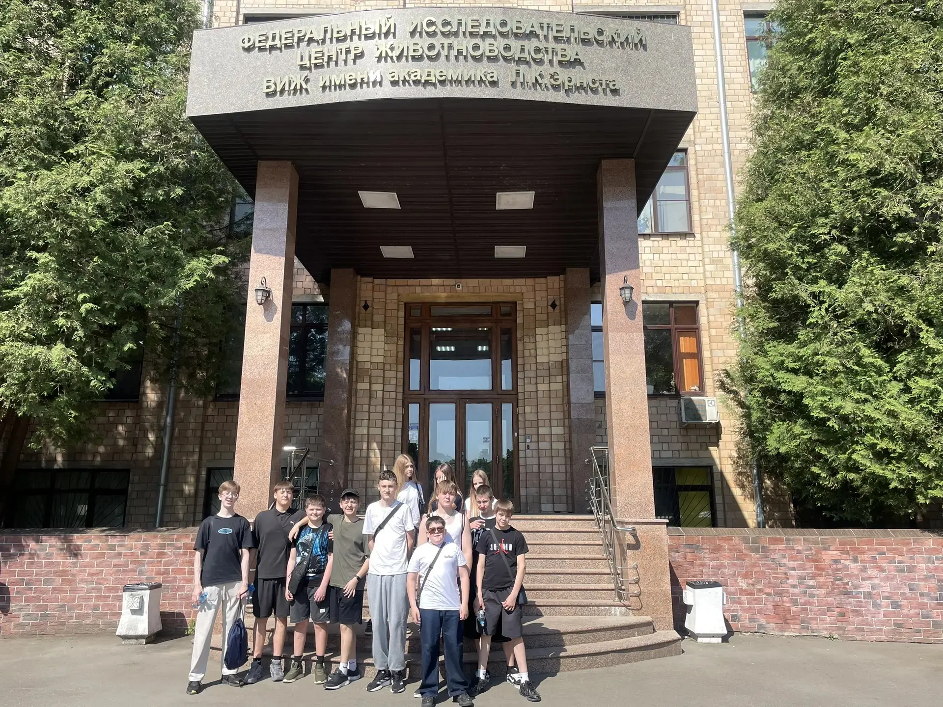 🔬 22 мая 7 «Б» совершил тур в мир больших наук в ФИЦ ВИЖ им. Эрнста! 🎓