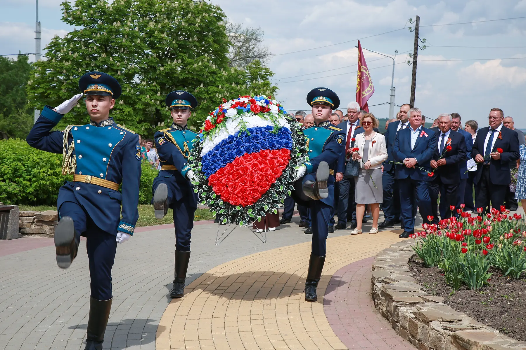 13 мая в селе Костёнки Хохольского муниципального района перезахоронены останки воинов,...