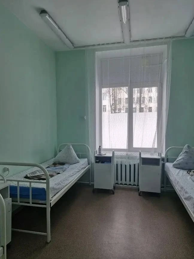 Один из пострадавших в результате ракетного удара по предприятию в Кирове 24 июля наход...