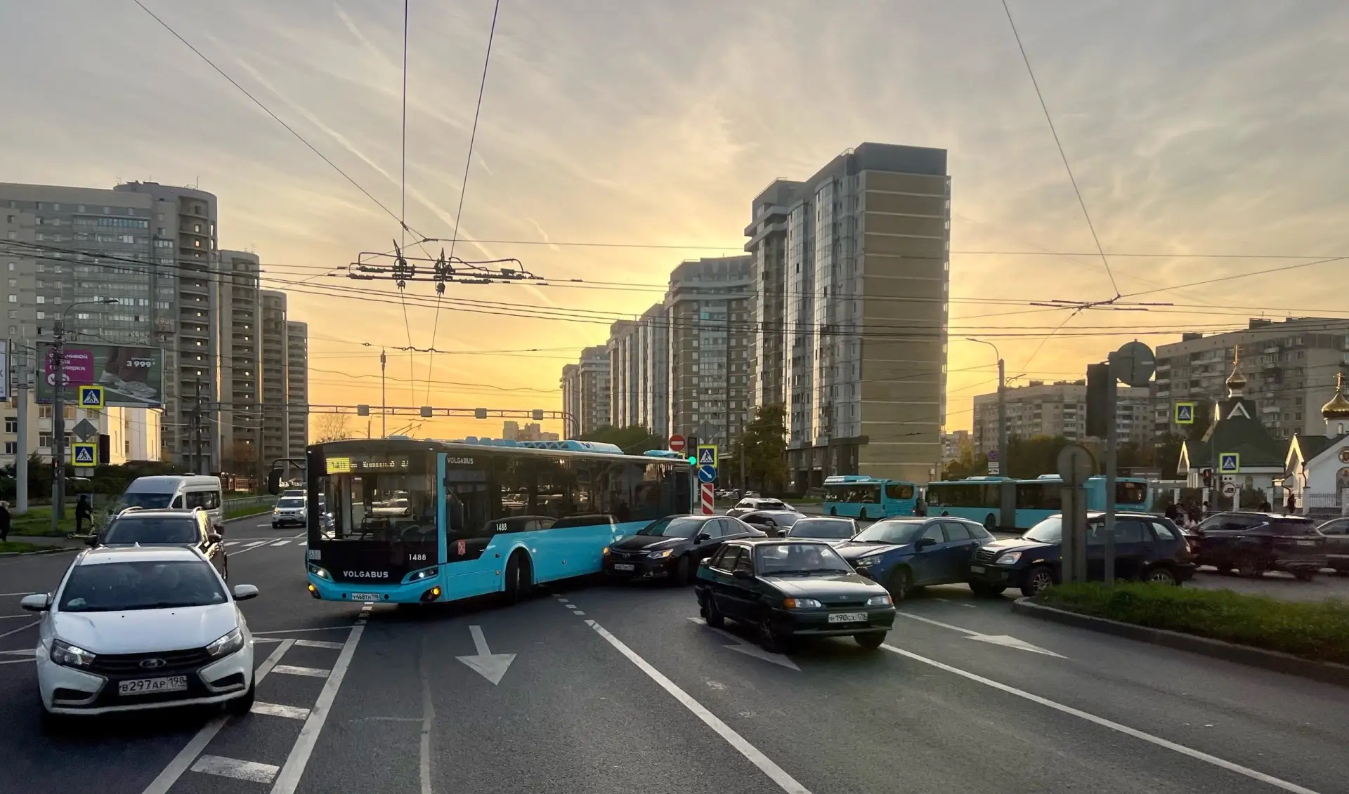 На Гамбургской площади сблизились с автобусом