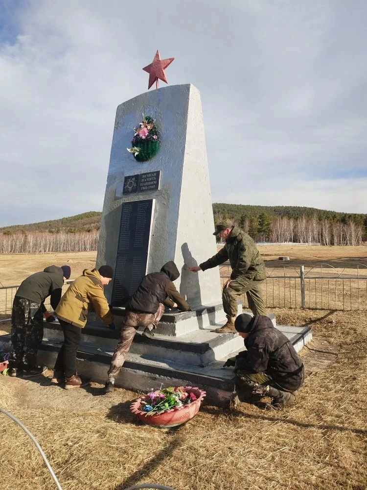 🕯️ В преддверии Дня Победы, мы сделали важное дело — убрали памятник.