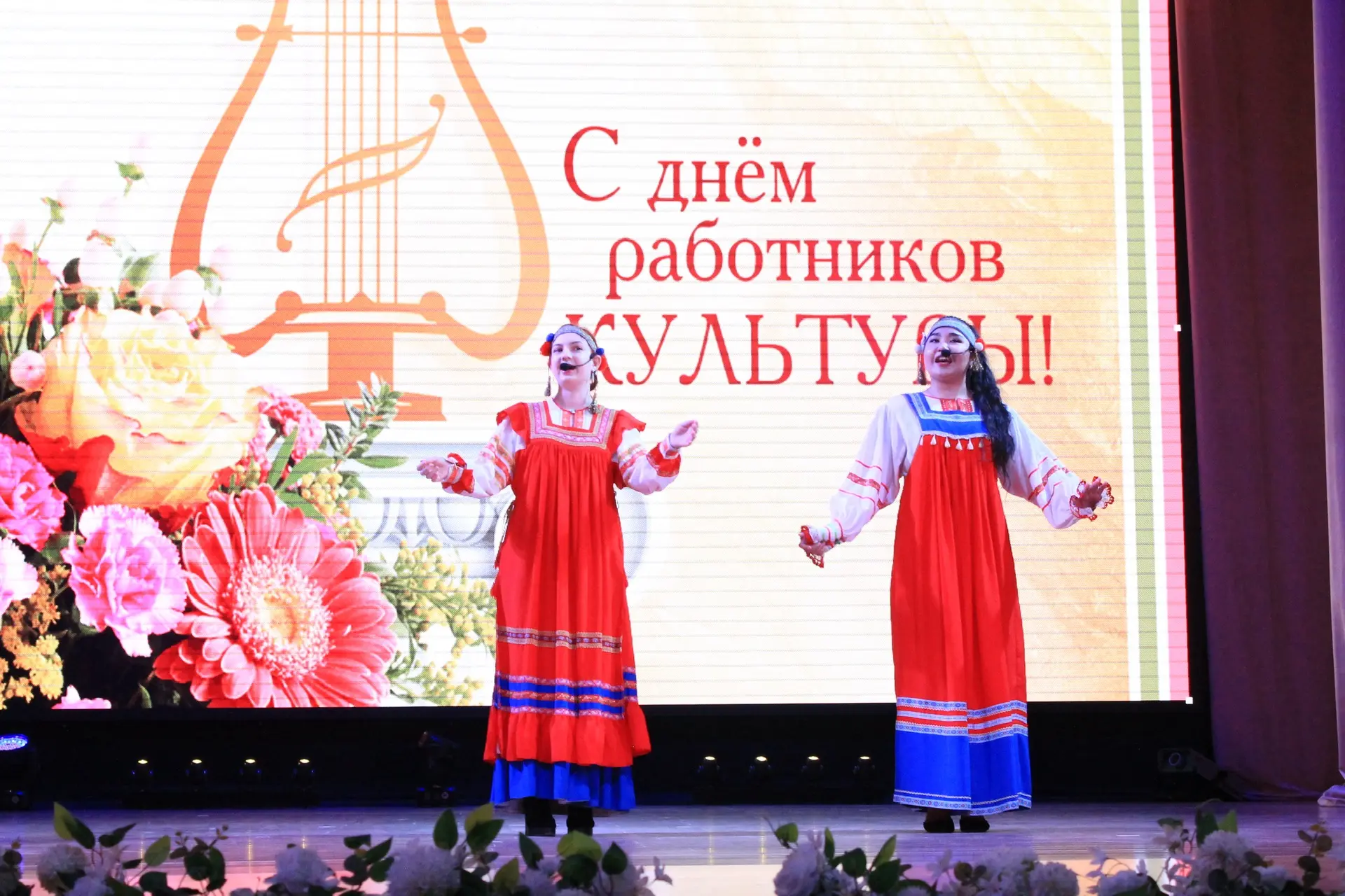 В Центре культуры и досуга посёлка Лиман собрались представители творческих профессий, чтобы отметит
